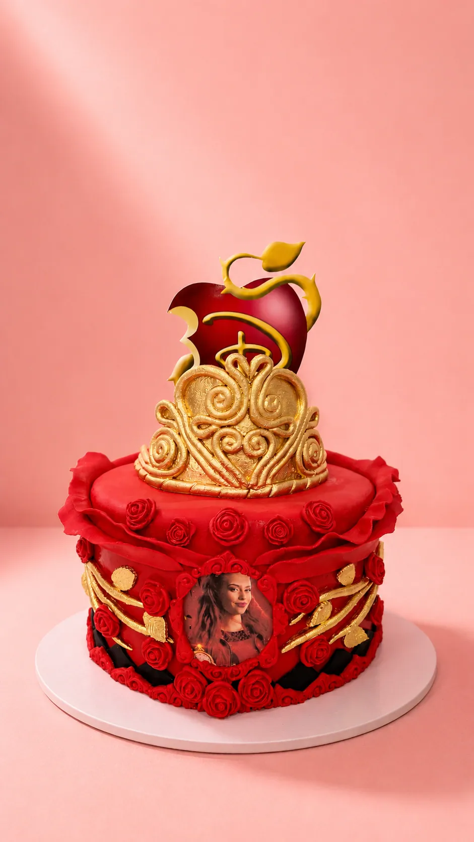 Torta temática corona roja y dorada - Chavela's Bakery